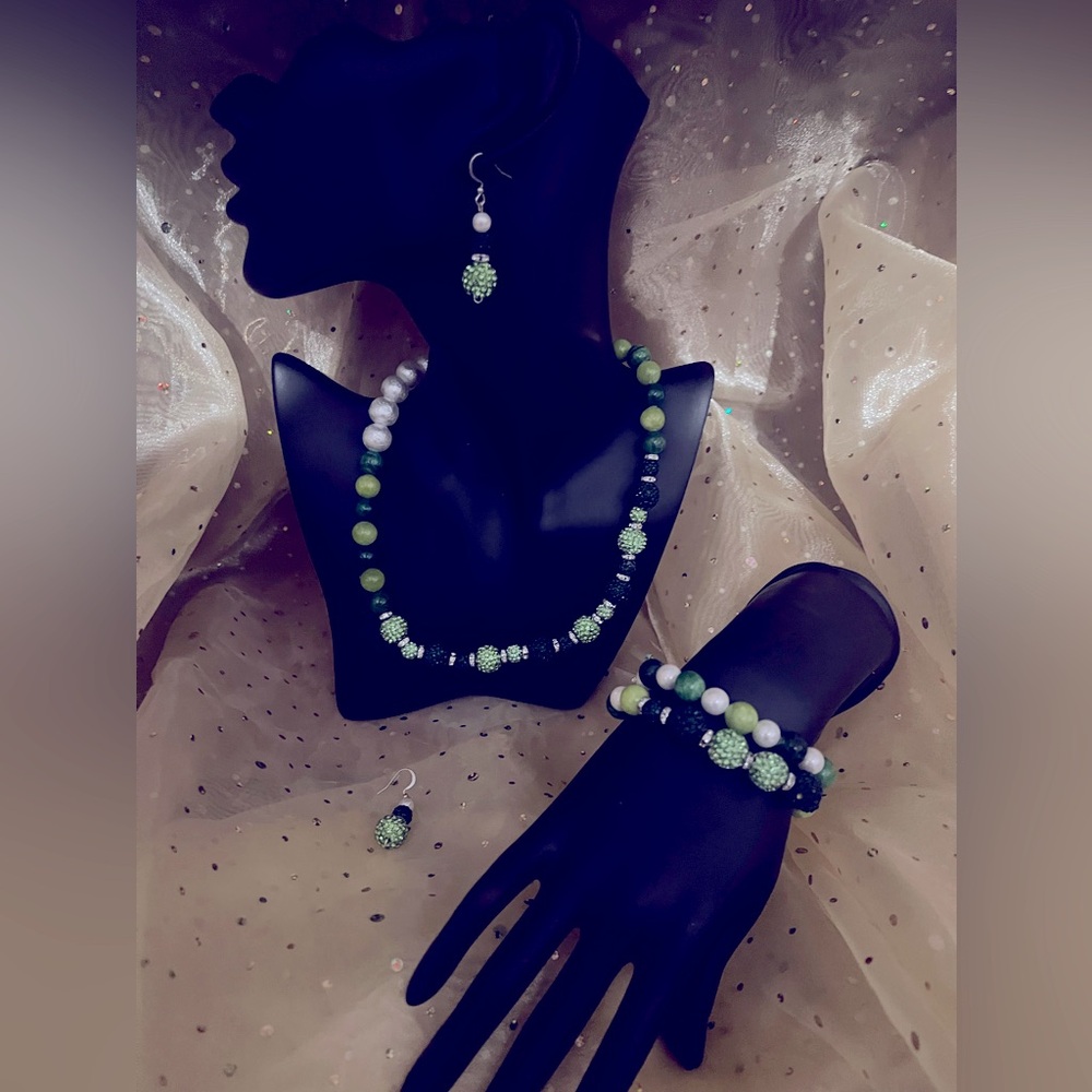One of a Kind Princess Collection Never Worn Glass Beads & Pearls Necklace